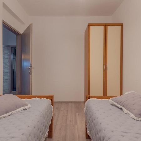 Holiday Home Insulam Mare Trogir Ngoại thất bức ảnh