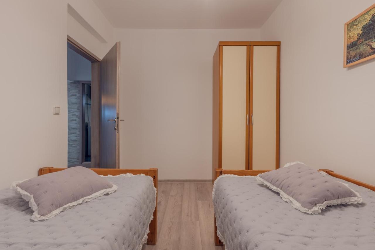 Holiday Home Insulam Mare Trogir Ngoại thất bức ảnh