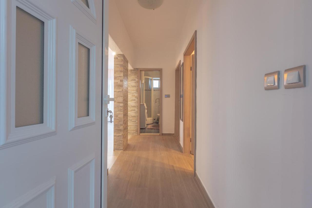 Holiday Home Insulam Mare Trogir Ngoại thất bức ảnh
