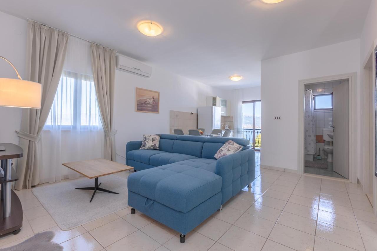 Holiday Home Insulam Mare Trogir Ngoại thất bức ảnh