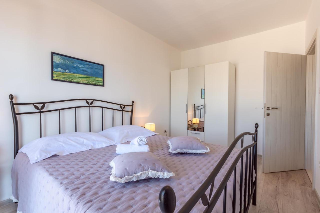 Holiday Home Insulam Mare Trogir Ngoại thất bức ảnh