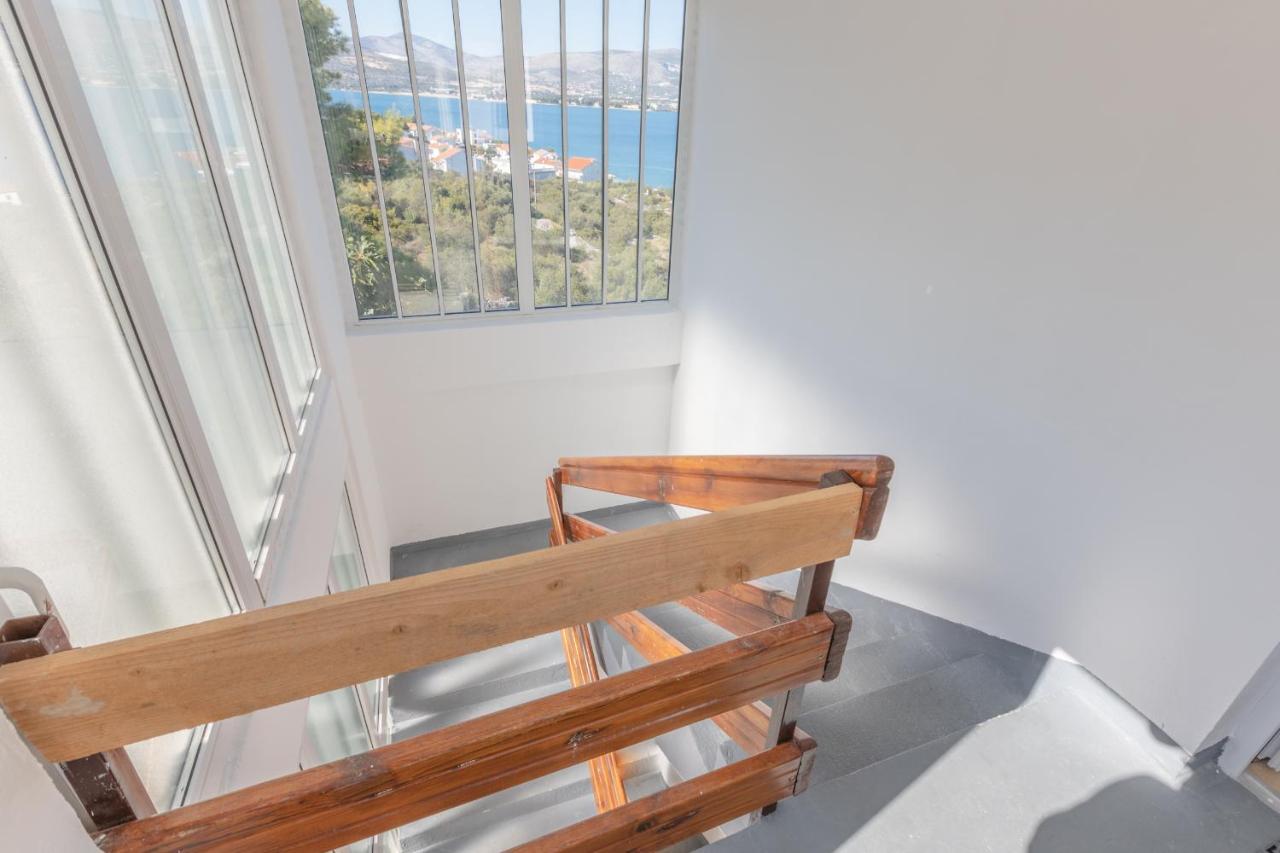 Holiday Home Insulam Mare Trogir Ngoại thất bức ảnh