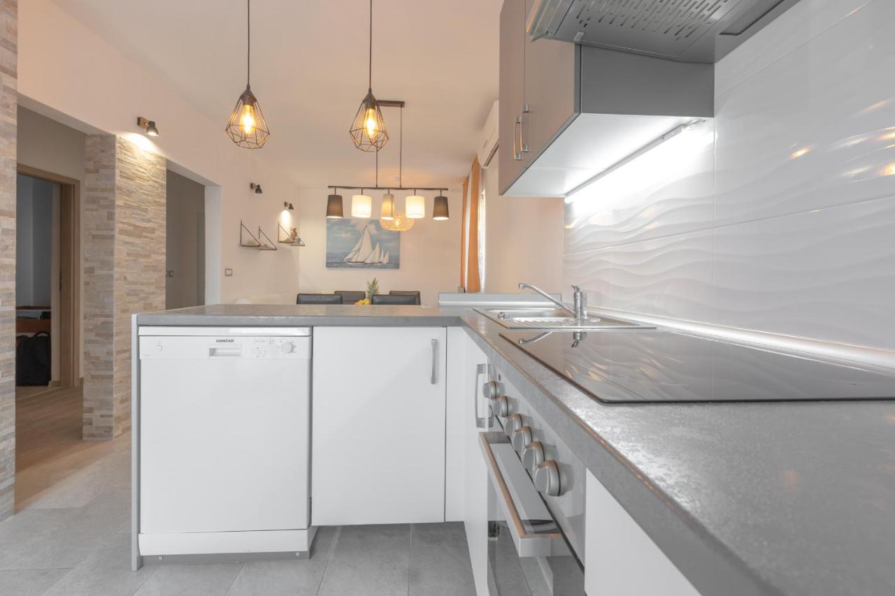 Holiday Home Insulam Mare Trogir Ngoại thất bức ảnh