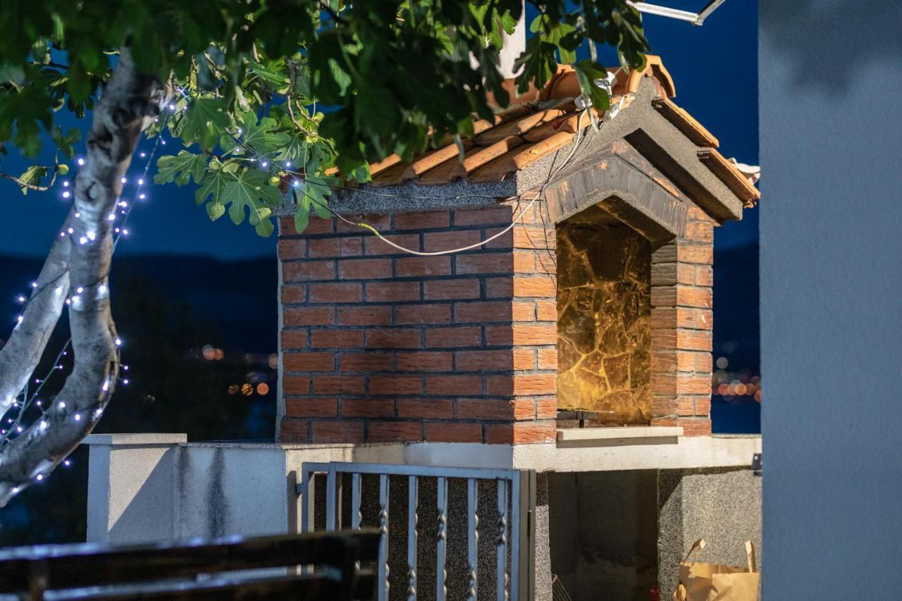 Holiday Home Insulam Mare Trogir Ngoại thất bức ảnh