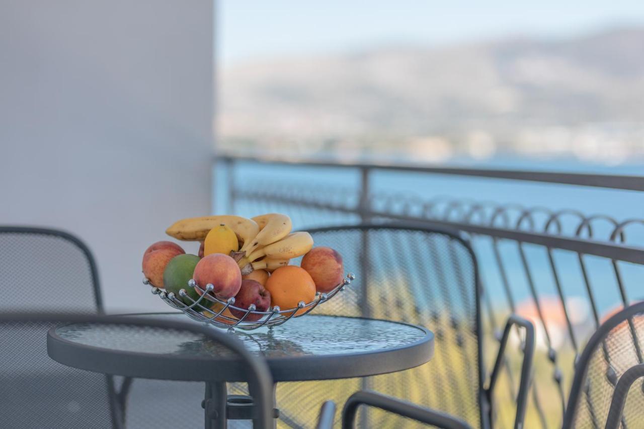 Holiday Home Insulam Mare Trogir Ngoại thất bức ảnh