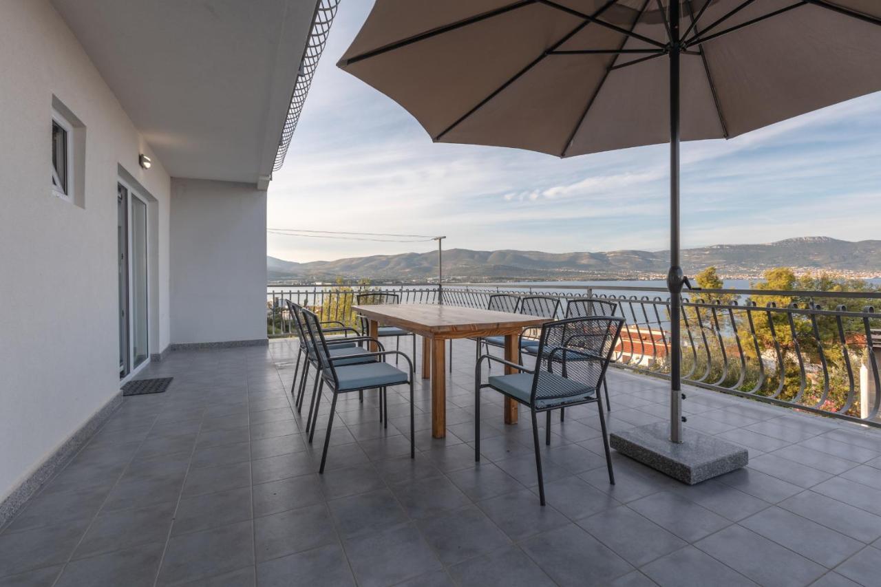Holiday Home Insulam Mare Trogir Ngoại thất bức ảnh