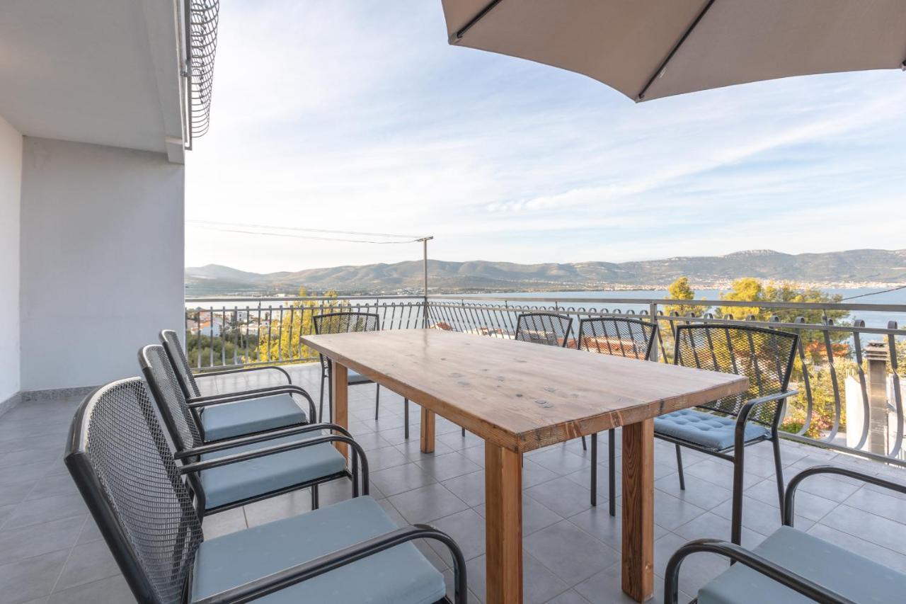 Holiday Home Insulam Mare Trogir Ngoại thất bức ảnh