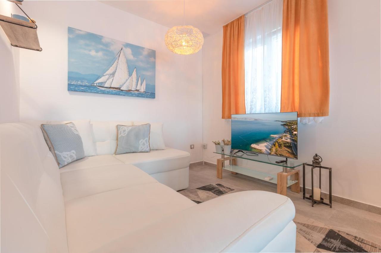 Holiday Home Insulam Mare Trogir Ngoại thất bức ảnh