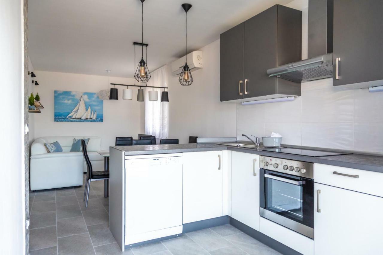Holiday Home Insulam Mare Trogir Ngoại thất bức ảnh